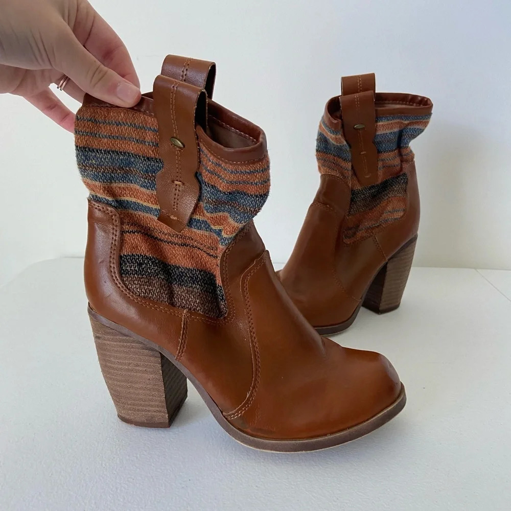 Arizona Jean Co. women’s patterned fabric heeled‎ ankle boots — size 7.5